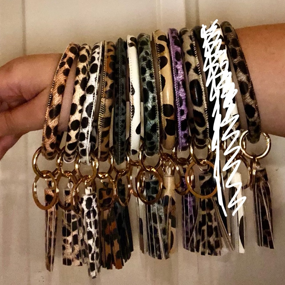 Keychain wristlets